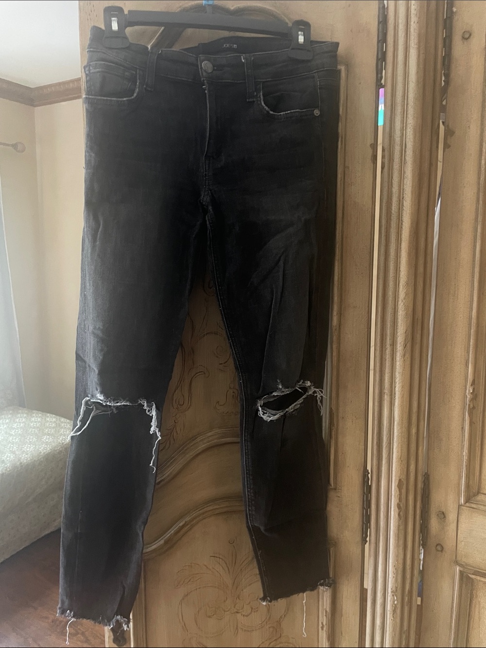 JOES Black Distressed ripped leg frayed edge womenโs Jeans